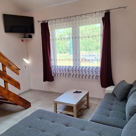 Cserke Holdfeny Apartman Черкеселе Екстер'єр фото